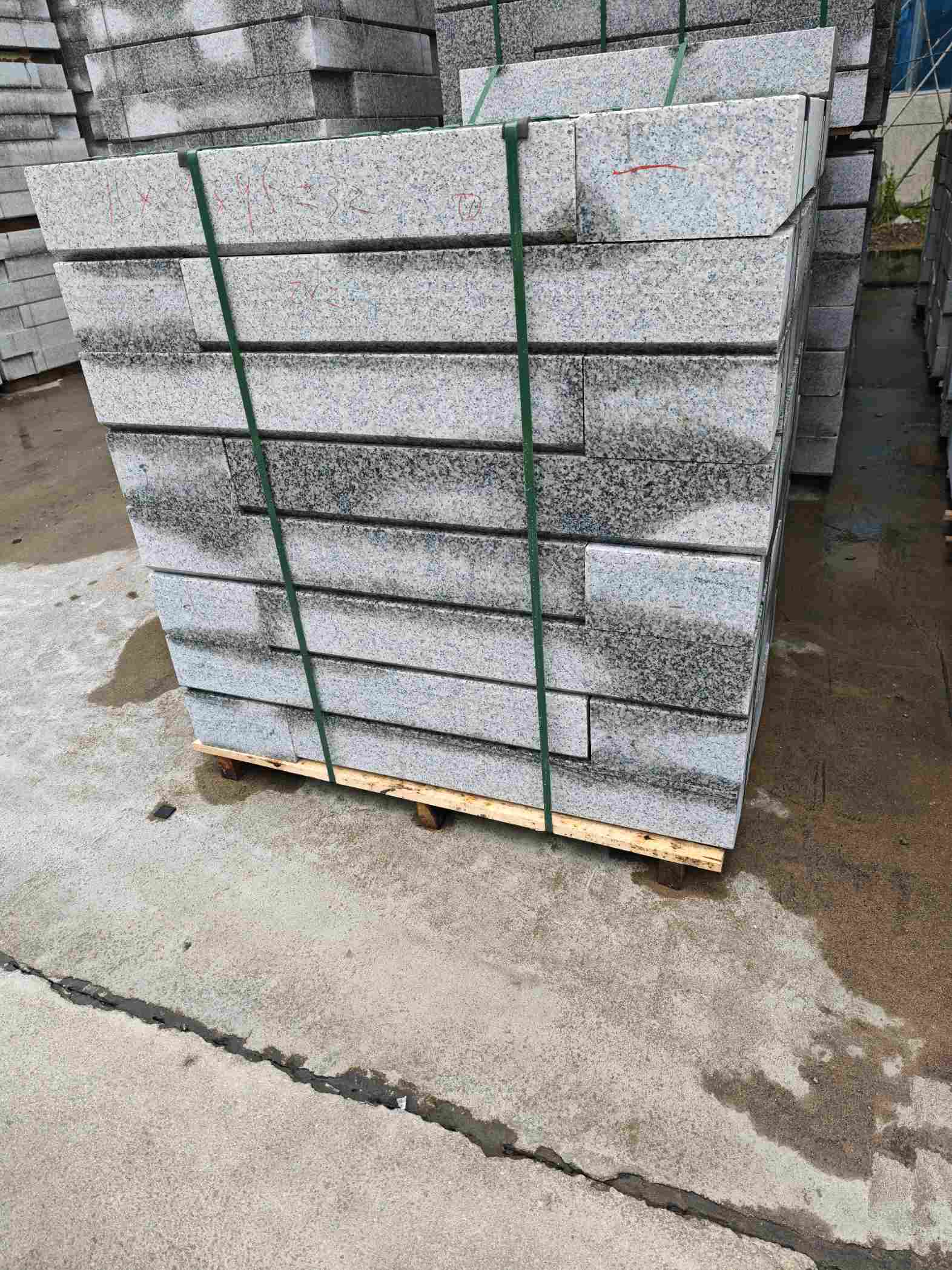 那曲芙蓉白路牙石，马路牙子